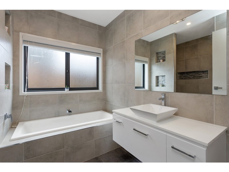 16 Keith Waller Rise, Casey ACT 2913