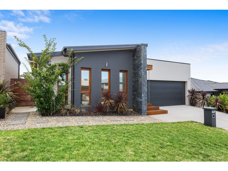 16 Keith Waller Rise, Casey ACT 2913