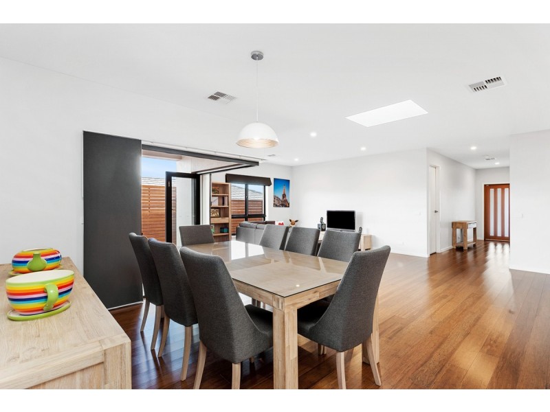 16 Keith Waller Rise, Casey ACT 2913