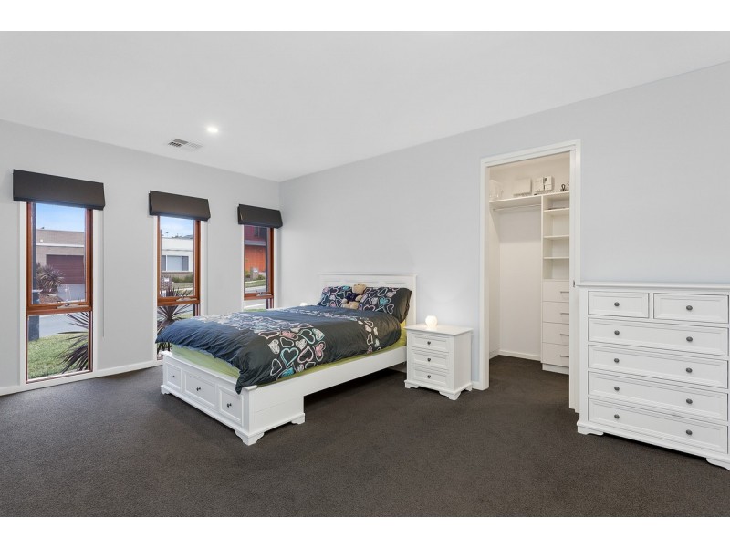 16 Keith Waller Rise, Casey ACT 2913