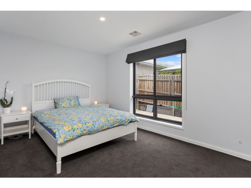 16 Keith Waller Rise, Casey ACT 2913