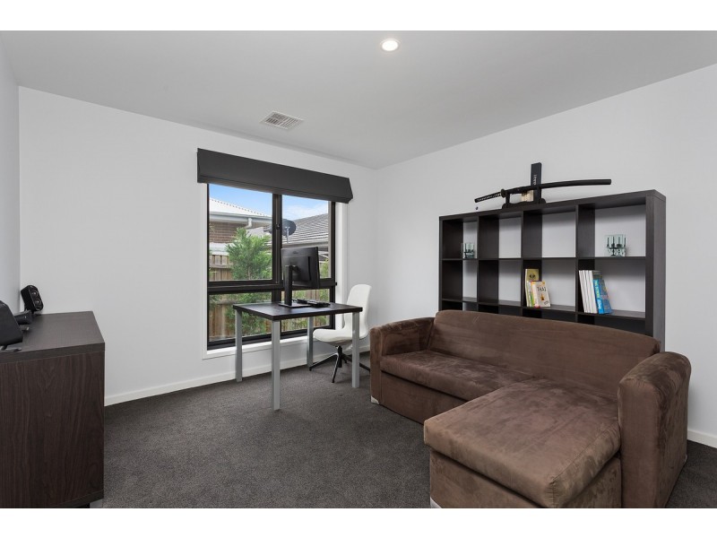 16 Keith Waller Rise, Casey ACT 2913