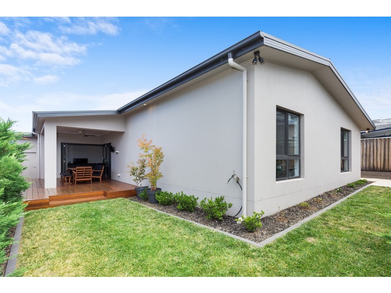 16 Keith Waller Rise, Casey ACT 2913