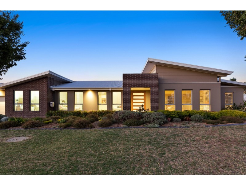 2 Allnutt Crescent, Forde ACT 2914