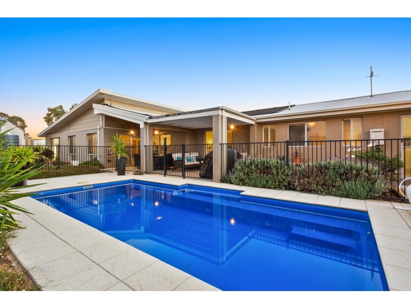 2 Allnutt Crescent, Forde ACT 2914