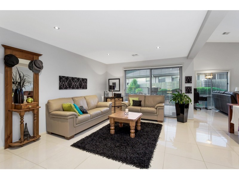 2 Allnutt Crescent, Forde ACT 2914