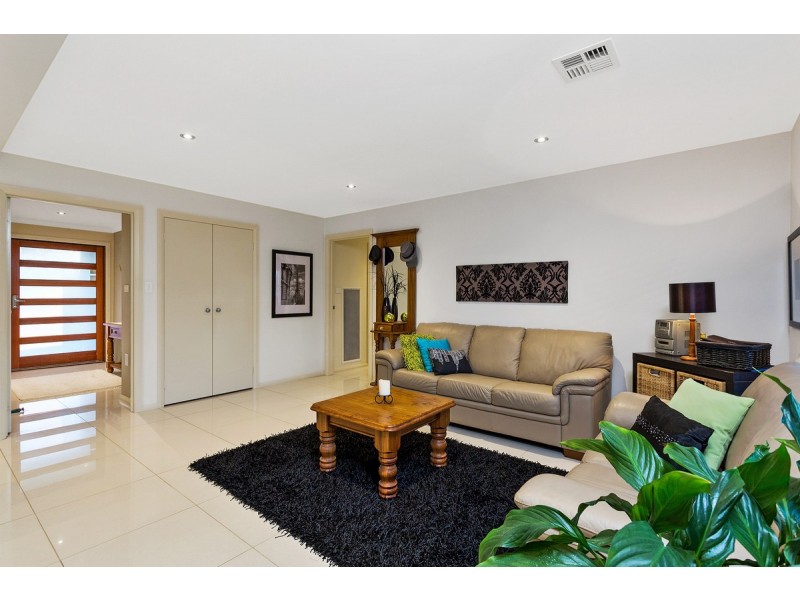 2 Allnutt Crescent, Forde ACT 2914