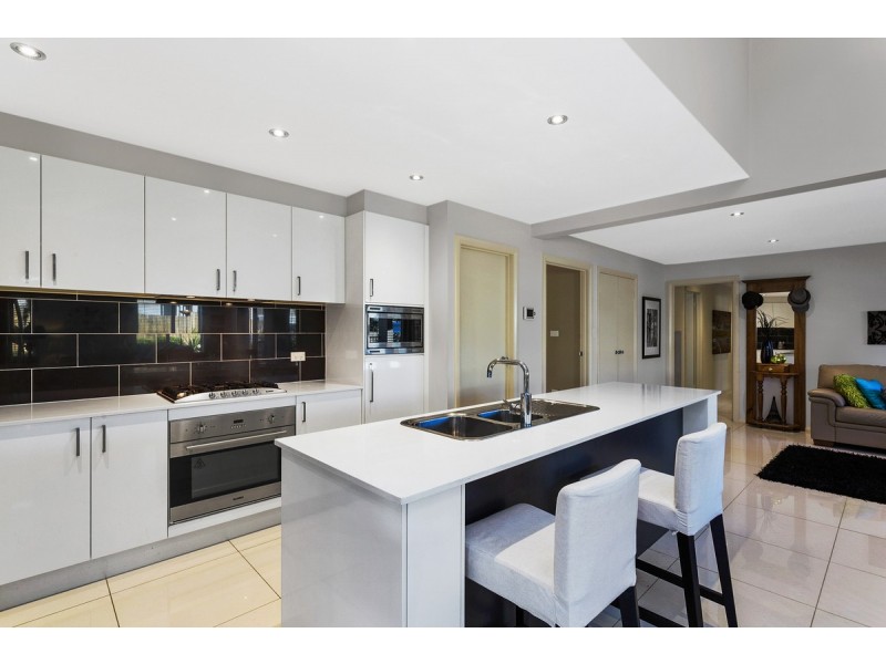 2 Allnutt Crescent, Forde ACT 2914
