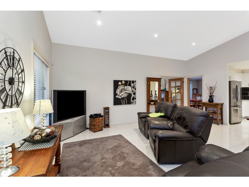 2 Allnutt Crescent, Forde ACT 2914