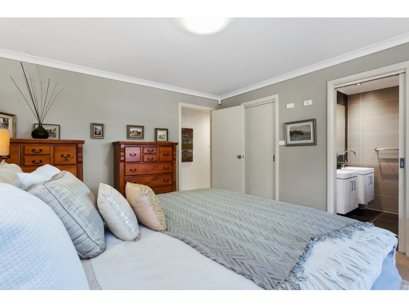 2 Allnutt Crescent, Forde ACT 2914