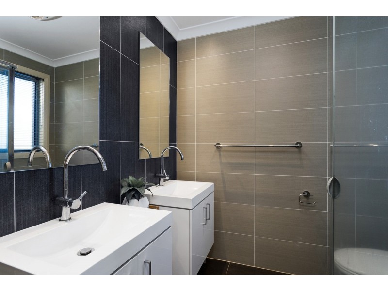 2 Allnutt Crescent, Forde ACT 2914