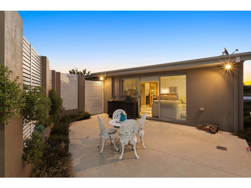 2 Allnutt Crescent, Forde ACT 2914
