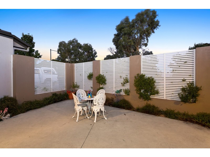 2 Allnutt Crescent, Forde ACT 2914