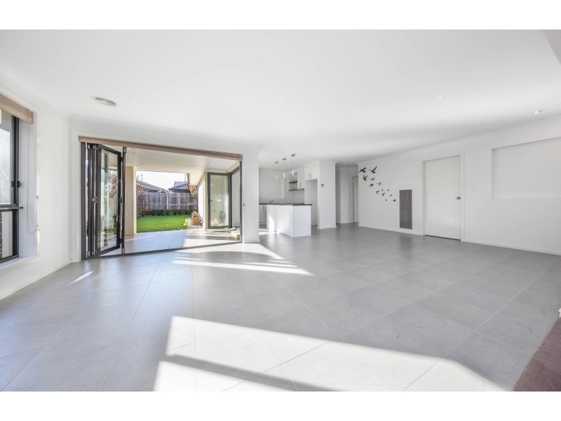 9 Loma Rudduck Street, Forde ACT 2914