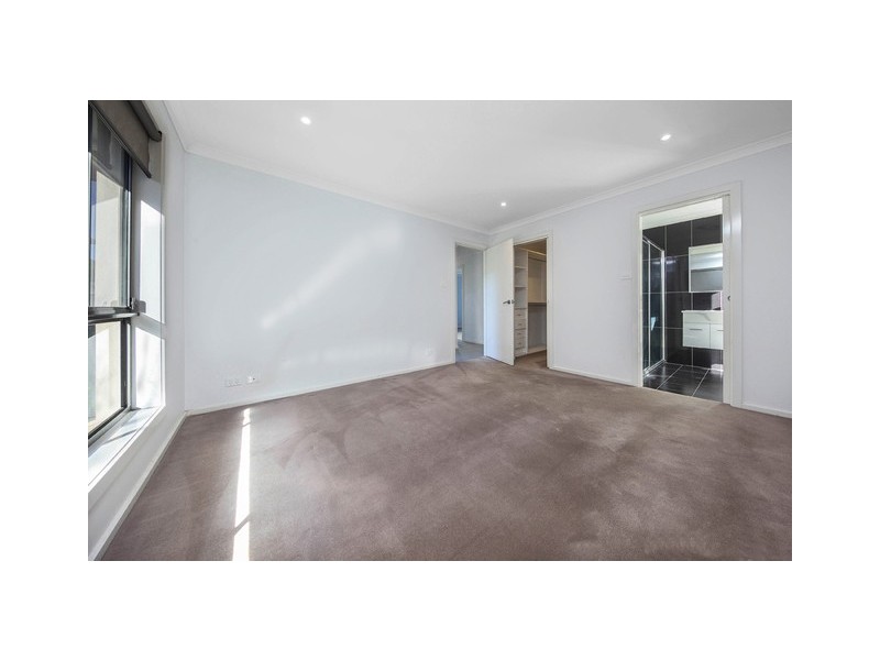 9 Loma Rudduck Street, Forde ACT 2914