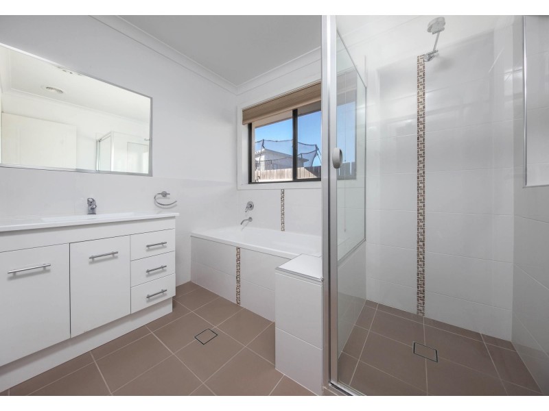 9 Loma Rudduck Street, Forde ACT 2914