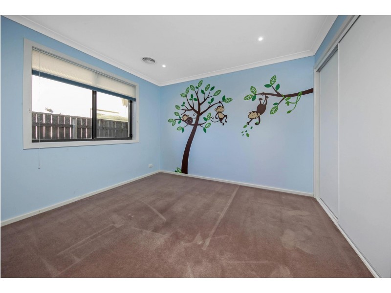 9 Loma Rudduck Street, Forde ACT 2914