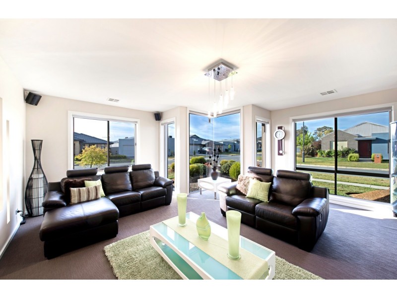 6 Ivy Kent Street, Forde ACT 2914