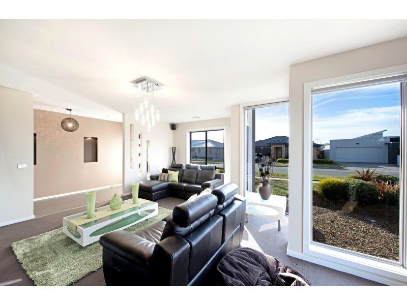 6 Ivy Kent Street, Forde ACT 2914