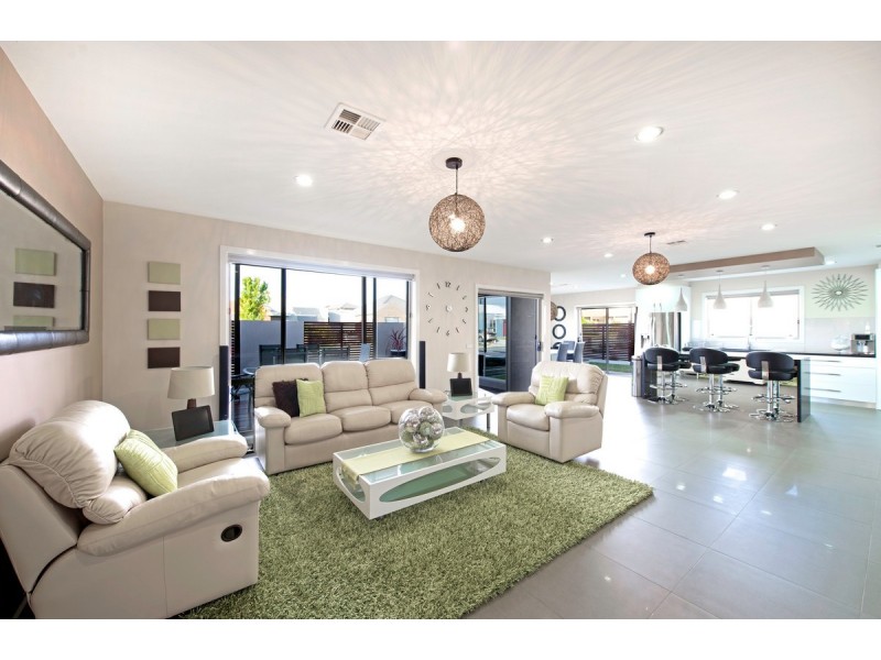 6 Ivy Kent Street, Forde ACT 2914