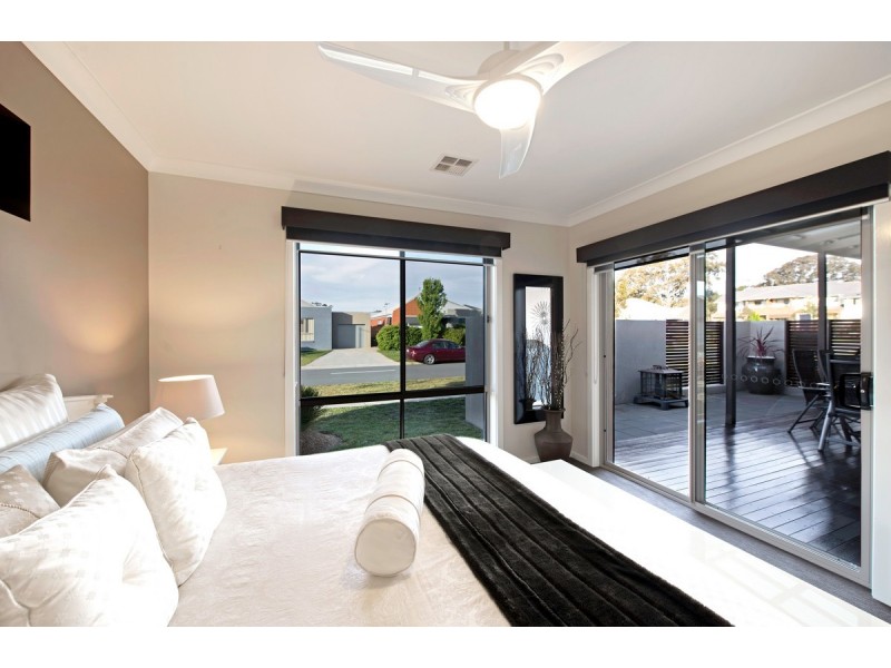 6 Ivy Kent Street, Forde ACT 2914