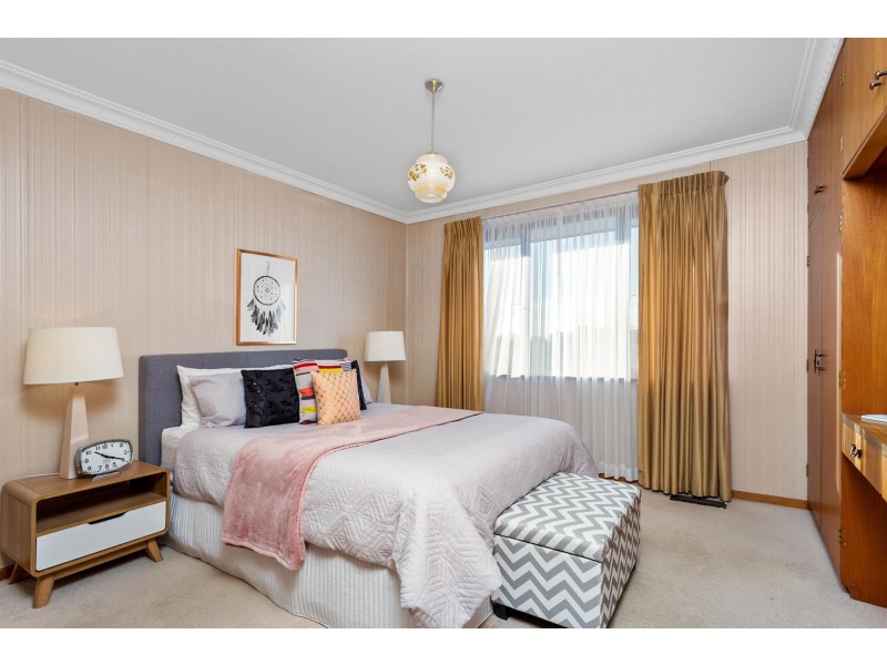 69 Mackellar Crescent, Cook ACT 2614