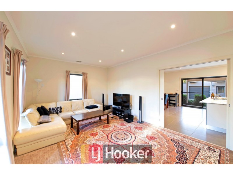 8 Devlin Street, Gungahlin ACT 2912