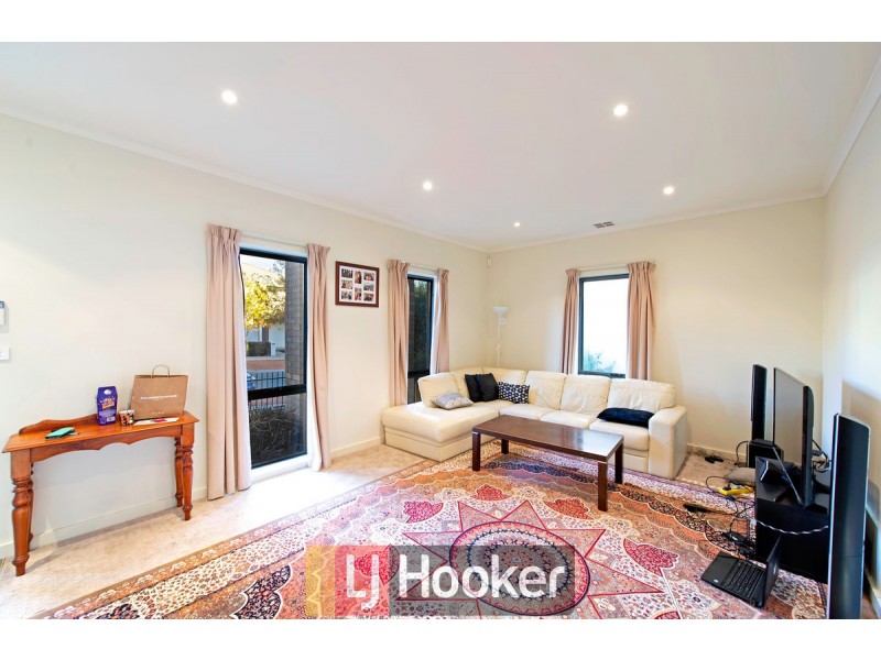 8 Devlin Street, Gungahlin ACT 2912