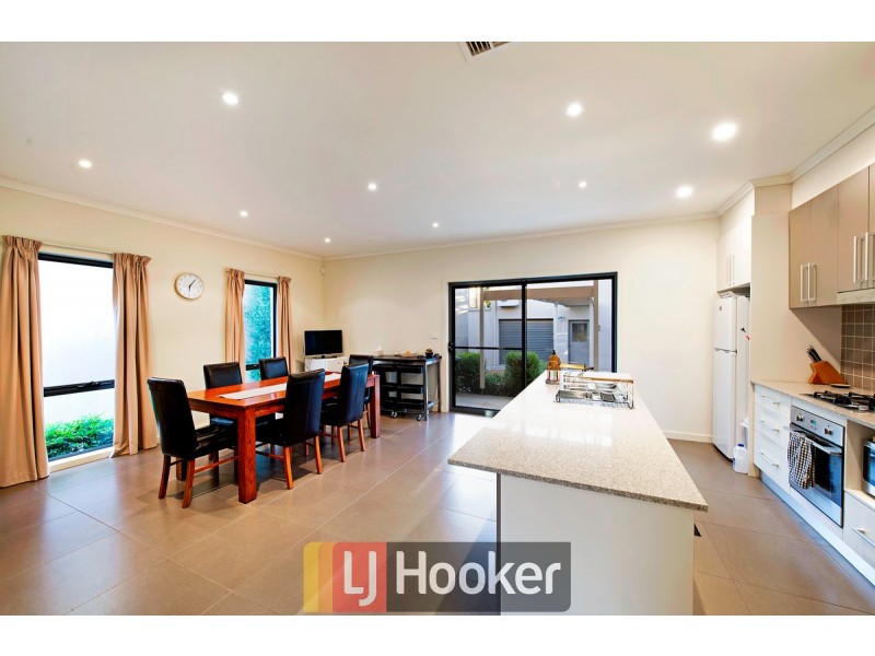 8 Devlin Street, Gungahlin ACT 2912