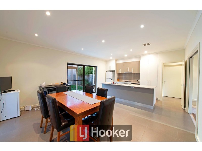 8 Devlin Street, Gungahlin ACT 2912