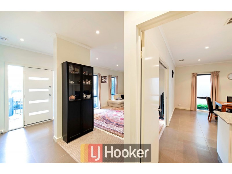 8 Devlin Street, Gungahlin ACT 2912