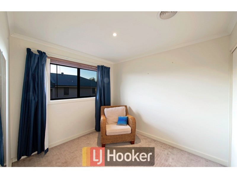 8 Devlin Street, Gungahlin ACT 2912