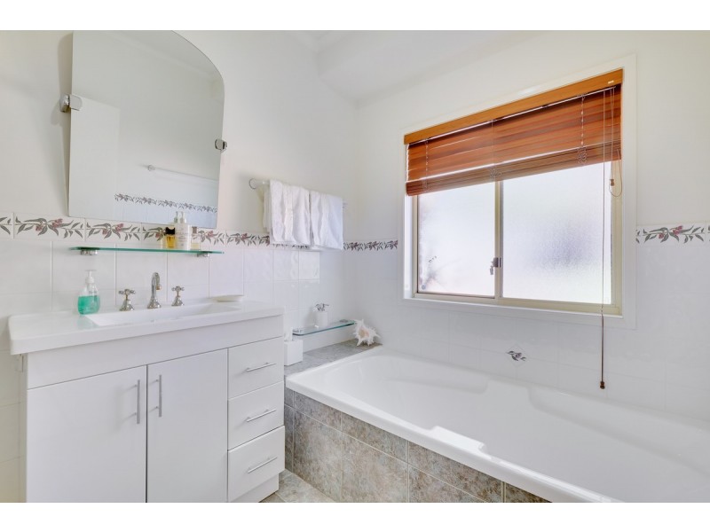 8 Evella Court, Amaroo ACT 2914