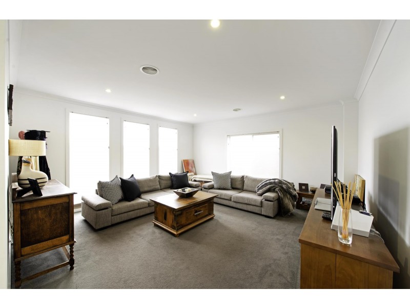 18 Turbayne Street, Forde ACT 2914