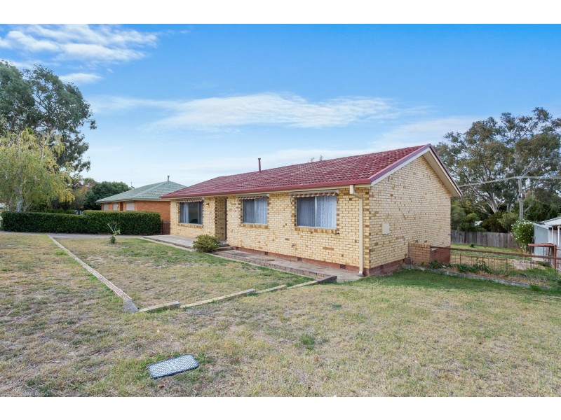 4 Elizabeth Crescent, Macquarie ACT 2614