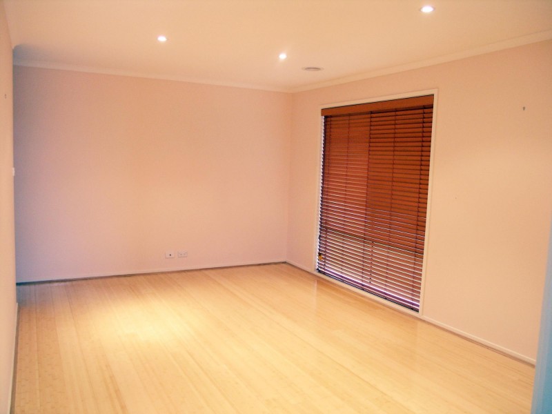 16 Helen Leonard Crescent, Forde ACT 2914