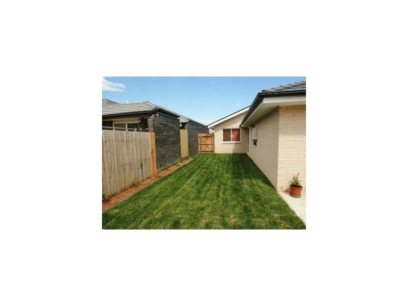 16 Helen Leonard Crescent, Forde ACT 2914