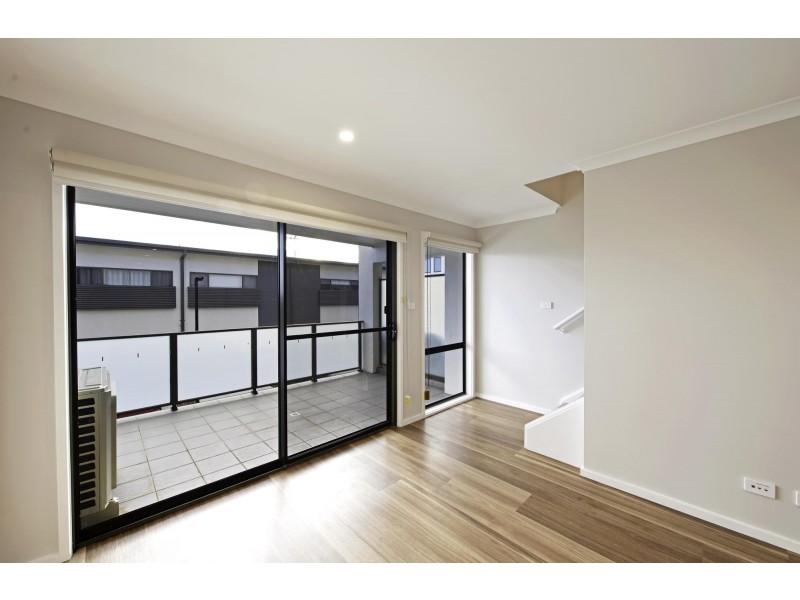 33/50 Henry Kendall Street, Franklin ACT 2913