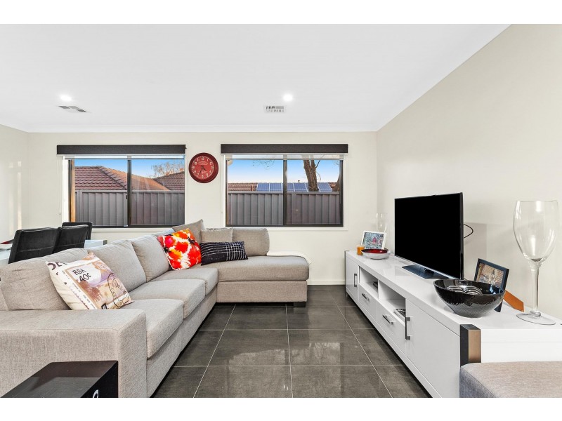 35 Macedon Crescent, Palmerston ACT 2913