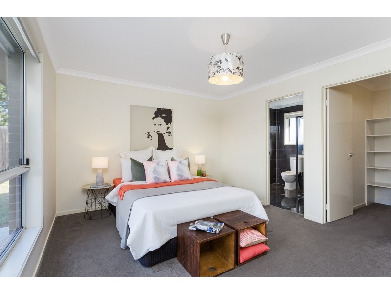 28 Handbury Way, Forde ACT 2914