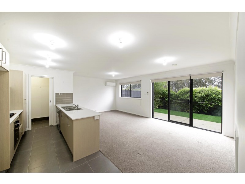 8/4 Annie Douglas Street, Casey ACT 2913