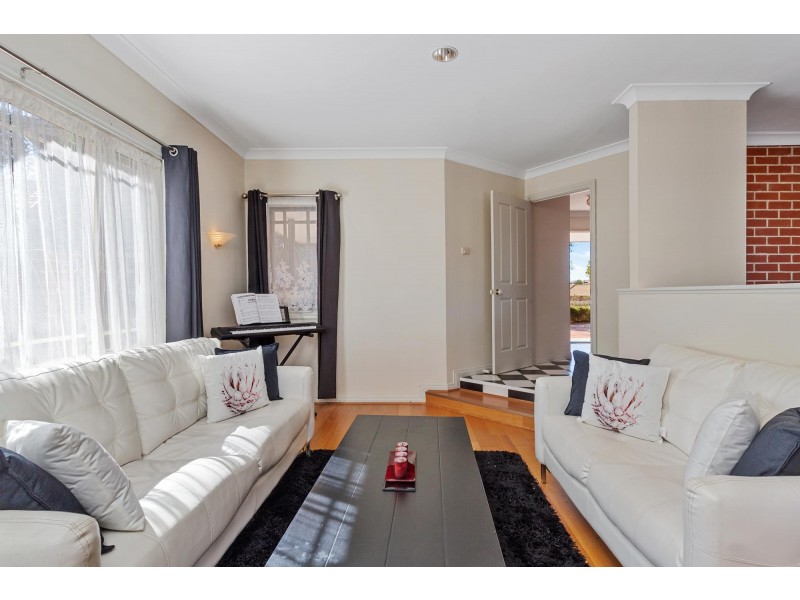 8 Barn Place, Palmerston ACT 2913