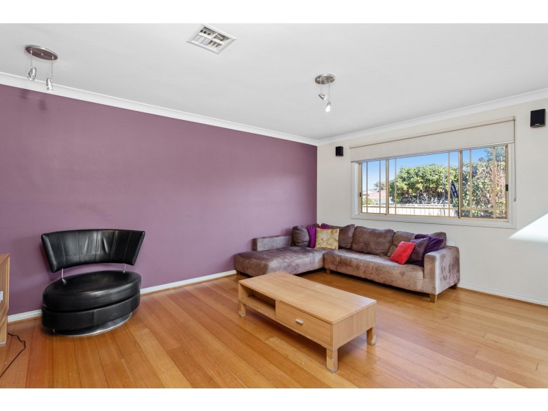 8 Barn Place, Palmerston ACT 2913