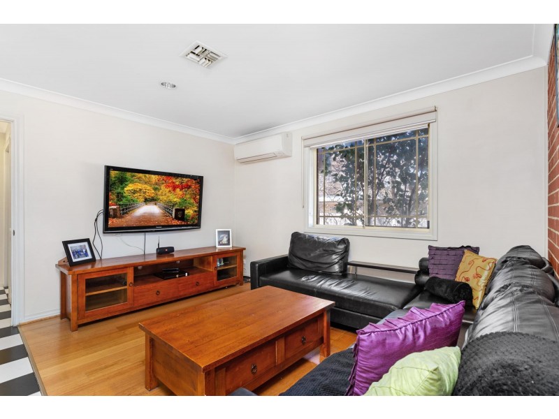 8 Barn Place, Palmerston ACT 2913