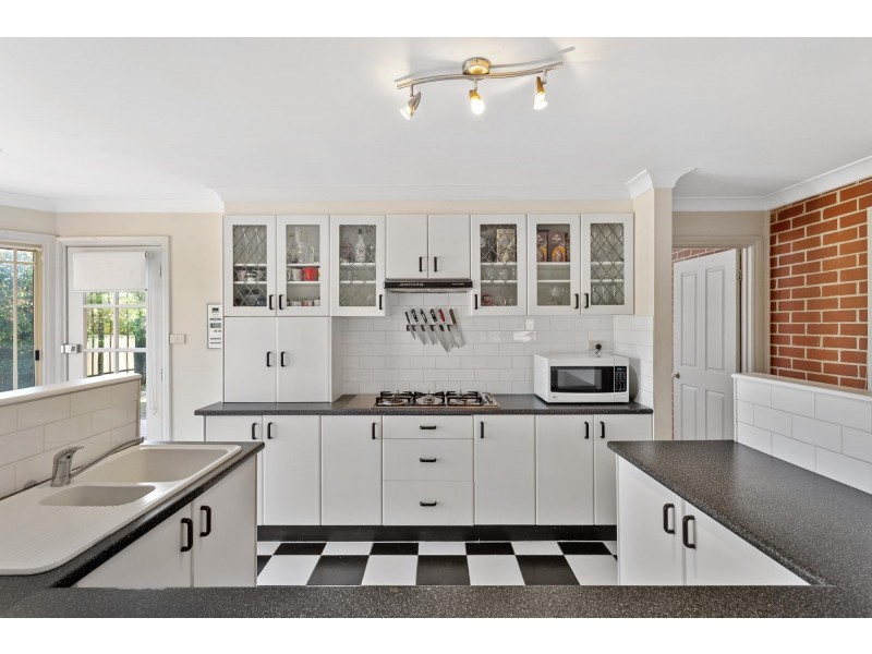 8 Barn Place, Palmerston ACT 2913