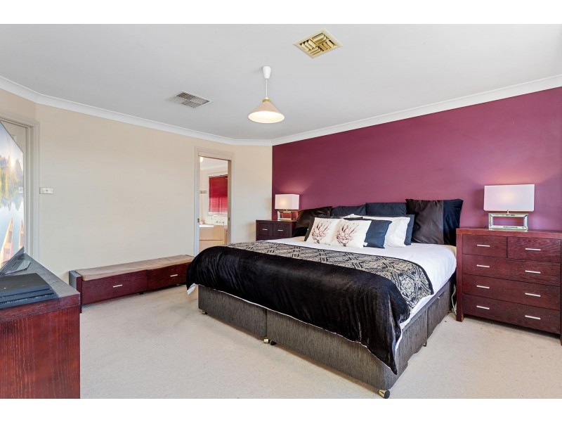 8 Barn Place, Palmerston ACT 2913