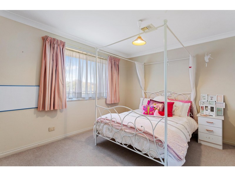 8 Barn Place, Palmerston ACT 2913