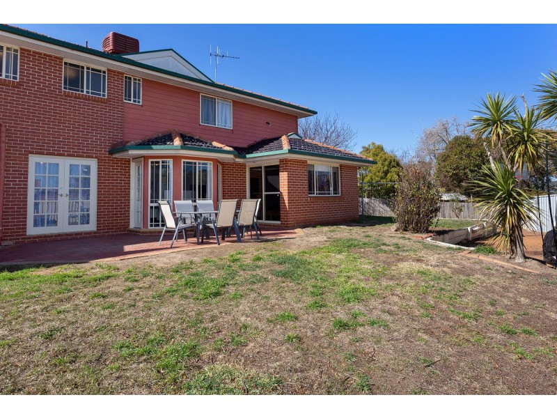 8 Barn Place, Palmerston ACT 2913