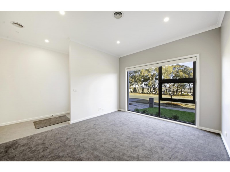 24 Cooley Crescent, Casey ACT 2913