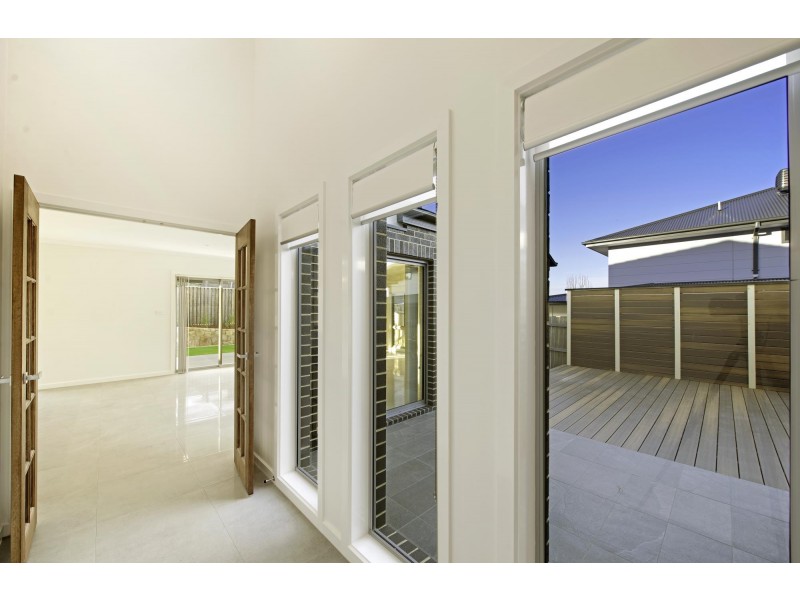 24 Cooley Crescent, Casey ACT 2913